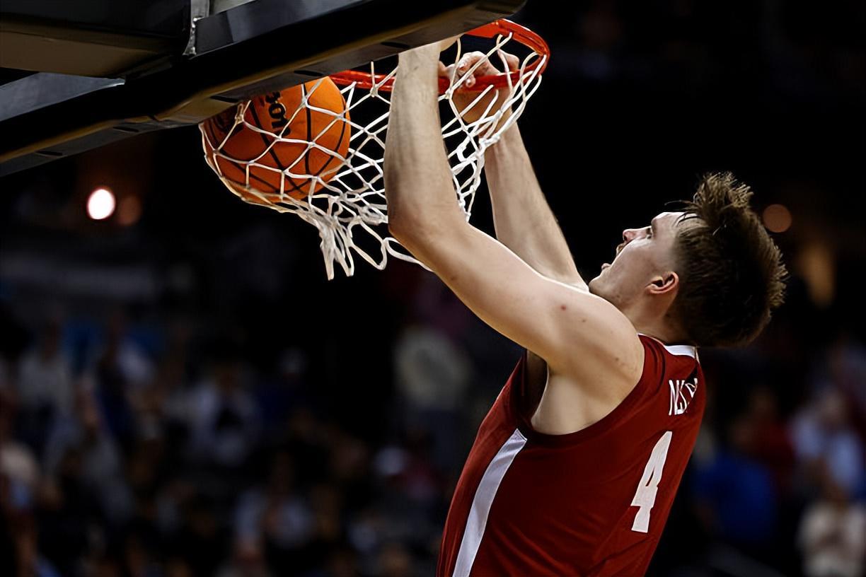 开云官网-曾凡博的最大竞争者已经出炉！篮网到底会为谁提供双向合同呢？