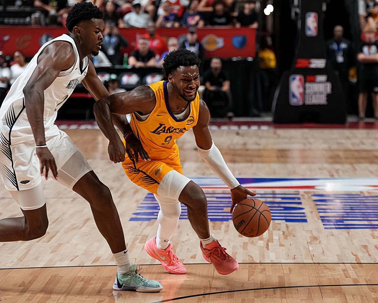 外线投篮稳定性依然不足!布朗尼在湖人的位置依然很难稳定下来?