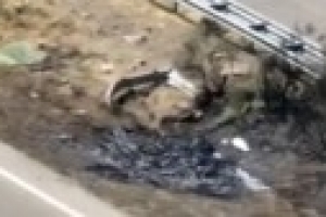 若塔事故现场航拍:车辆周围土层已经被烧焦,只剩兰博基尼残骸