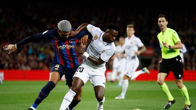 【西甲】阿劳霍乌龙凯西绝杀，巴塞罗那主场2比1皇马